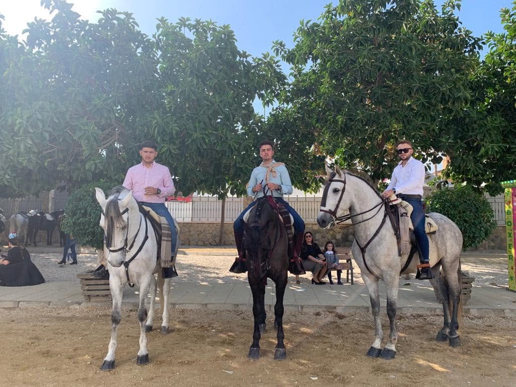 Caballistas en la feria
